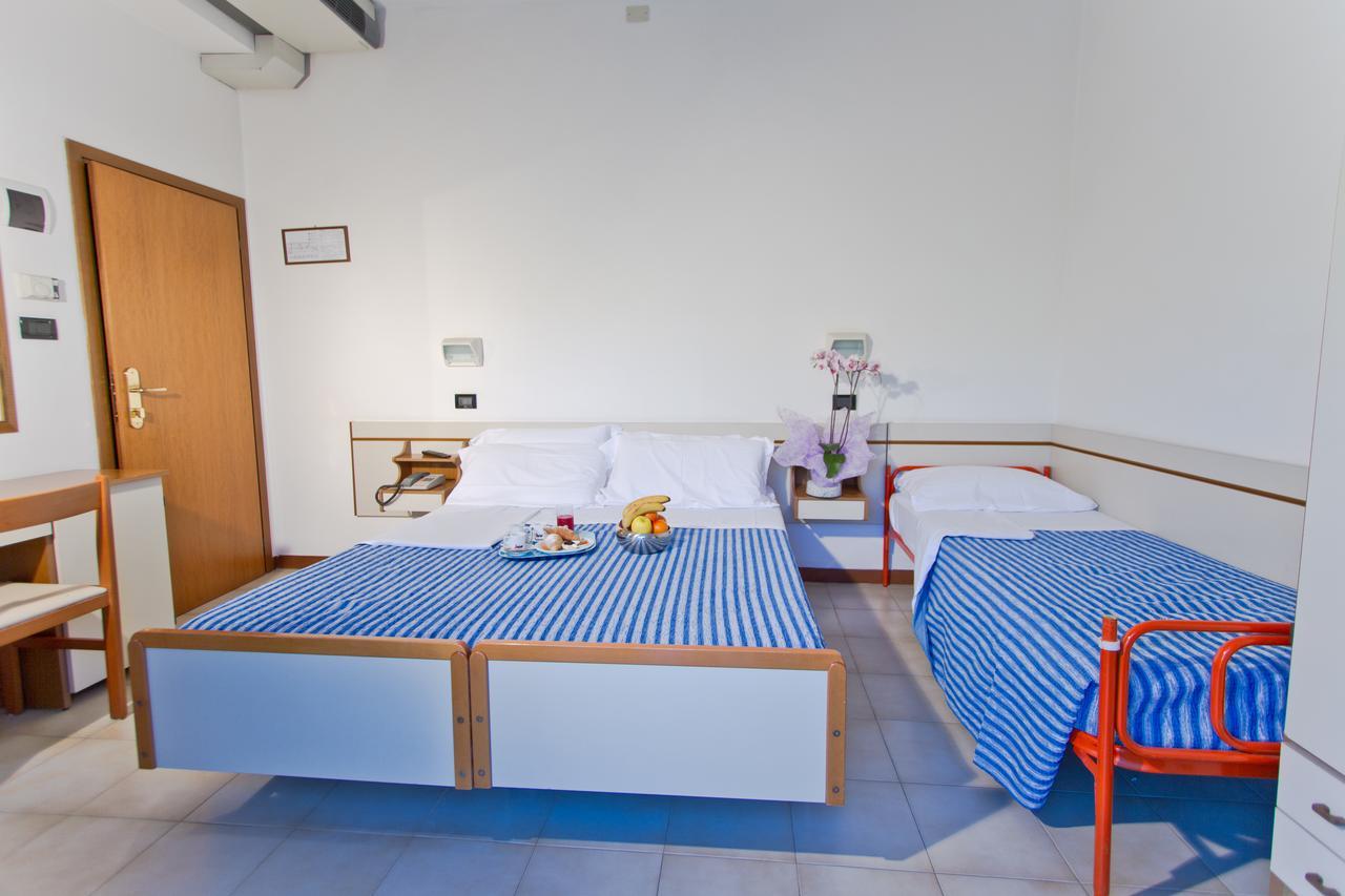 Hotel Montecarlo ริมินี ภายนอก รูปภาพ