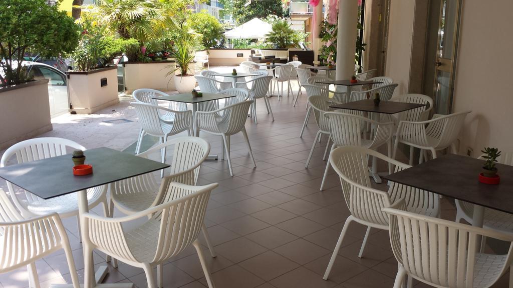 Hotel Montecarlo ริมินี ภายนอก รูปภาพ